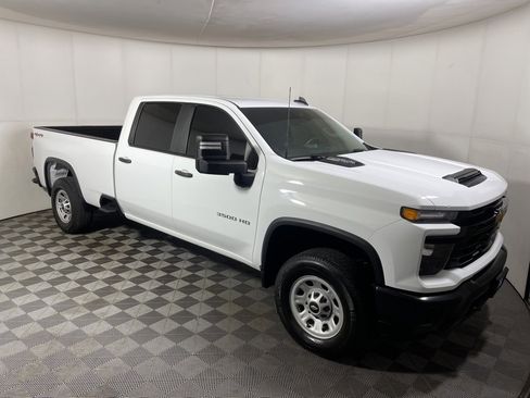 Used 2025 Chevrolet Silverado 3500 W/T image 1