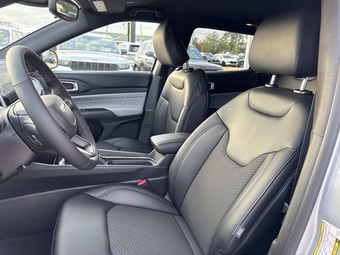 New 2026 Jeep Compass Latitude image 9