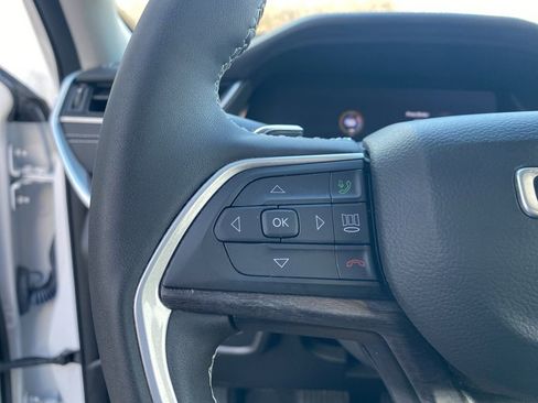 Used 2023 Jeep Grand Cherokee Limited w/ Black Appearance Package image 24