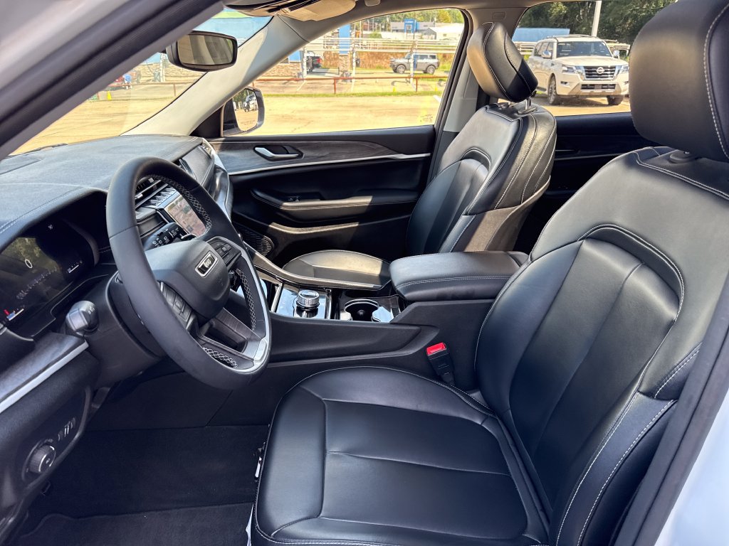 Used 2023 Jeep Grand Cherokee L Limited AWD/4WD image 19