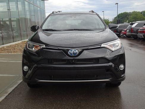 Used 2017 Toyota RAV4 Limited w/ Advanced Technology Package AWD/4WD image 8