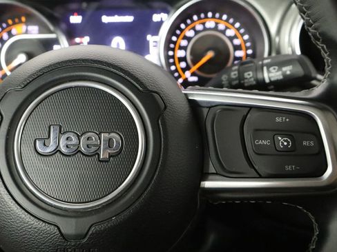 Used 2022 Jeep Wrangler Unlimited Sahara AWD/4WD image 10