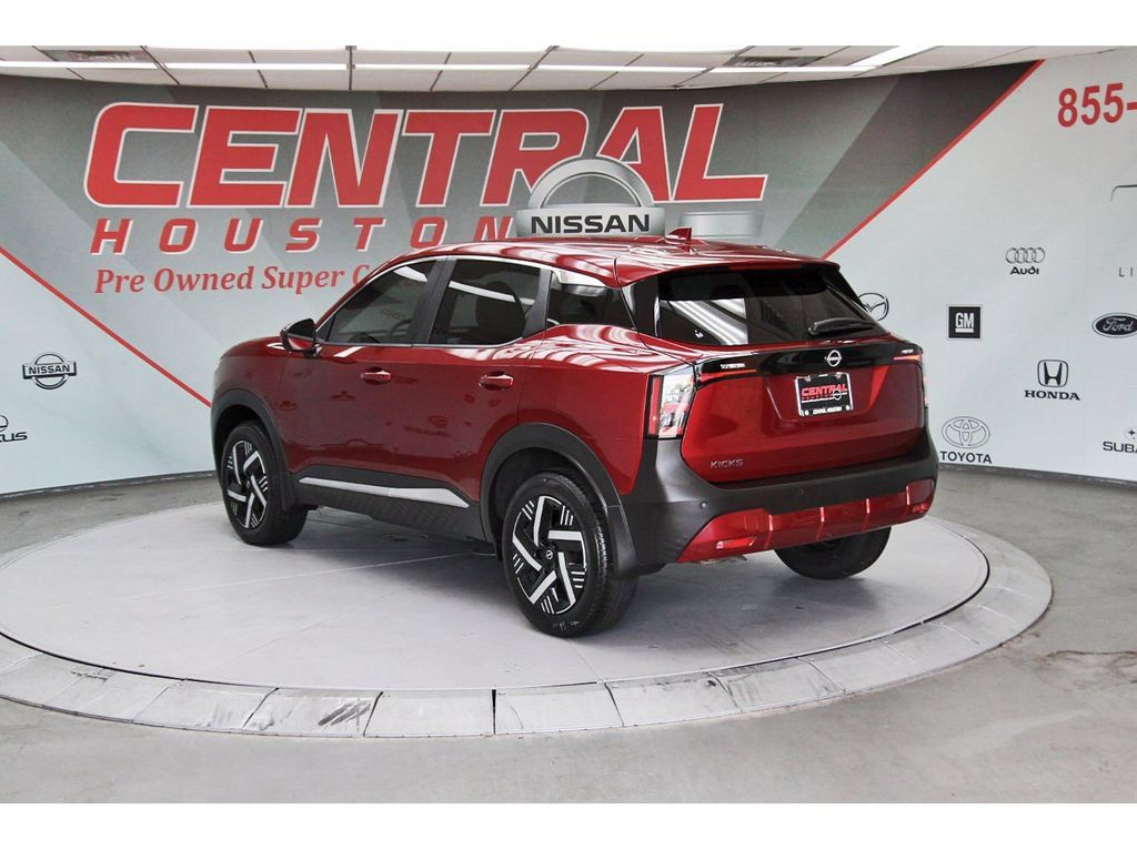 Used 2025 Nissan Kicks SV FWD image 3