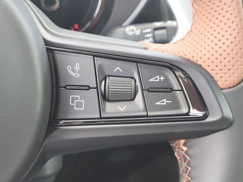 New 2025 Alfa Romeo Giulia w/ Driving Assist Package image 59