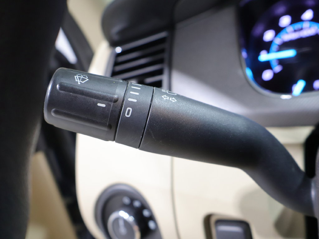 Used 2019 Ford Taurus SE FWD image 35