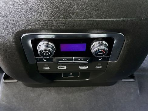 Used 2024 GMC Yukon Denali w/ Advanced Technology Package AWD/4WD image 30