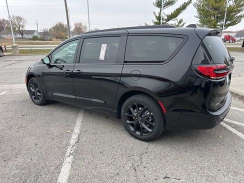New 2026 Chrysler Pacifica Select image 19