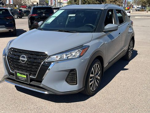 Used 2024 Nissan Kicks SV image 3