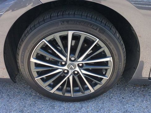 Used 2025 Lexus ES 350 w/ Premium Package FWD image 10