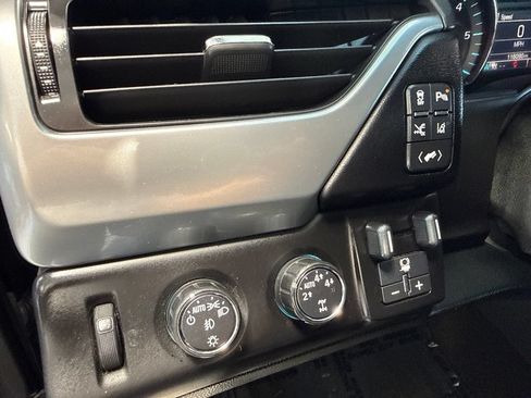 Used 2015 Chevrolet Suburban LTZ AWD/4WD image 19
