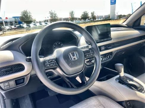 Used 2025 Honda HR-V LX image 15