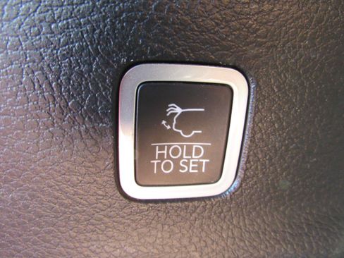 Used 2024 Jeep Wagoneer L Series II w/ Flexible Seating Group AWD/4WD image 24