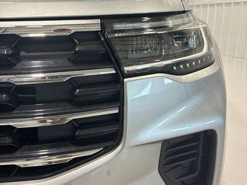 Used 2025 Ford Explorer Active AWD/4WD image 9