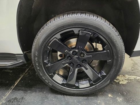 Used 2019 GMC Yukon SLT w/ Graphite Performance Edition AWD/4WD image 11