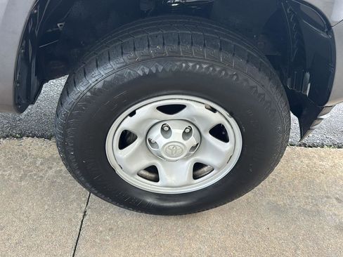 Used 2017 Toyota Tacoma SR5 image 31