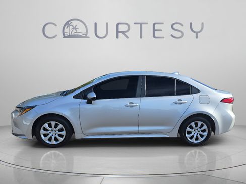 Used 2025 Toyota Corolla LE FWD image 2