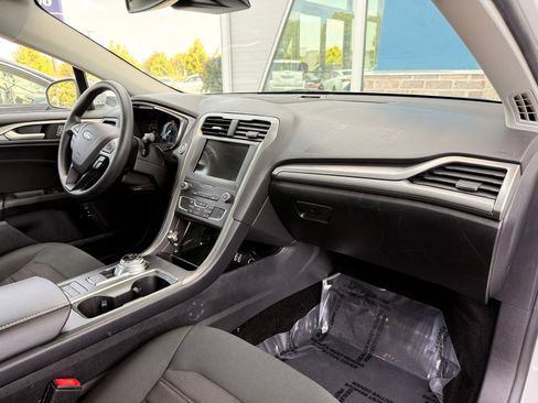Used 2020 Ford Fusion SE FWD image 21