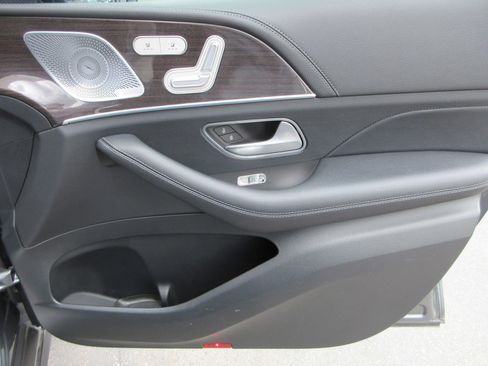 Used 2021 Mercedes-Benz GLE 450 4MATIC image 24