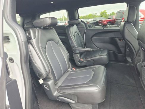 Used 2026 Chrysler Pacifica Select FWD image 17