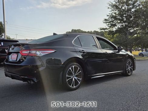 Used 2019 Toyota Camry SE w/ Convenience Package FWD image 5