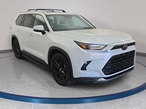 Used 2024 Toyota Grand Highlander Platinum image 3