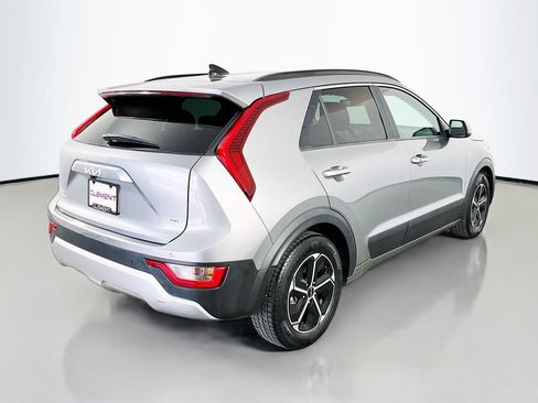 Used 2023 Kia Niro EX w/ EX Cold Weather Package FWD image 7