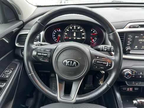 Used 2017 Kia Sorento LX w/ LX V6 Convenience Package image 19