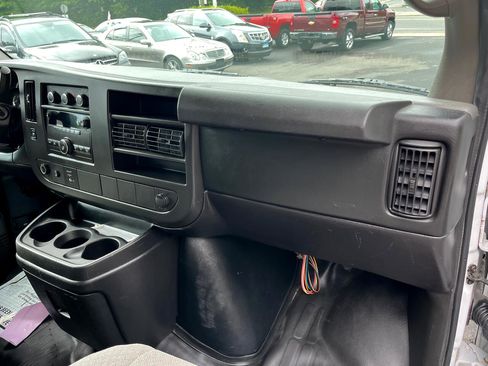 Used 2014 GMC Savana 3500 image 14