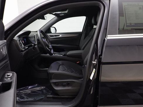 Used 2025 Volkswagen Atlas Cross Sport SE image 5