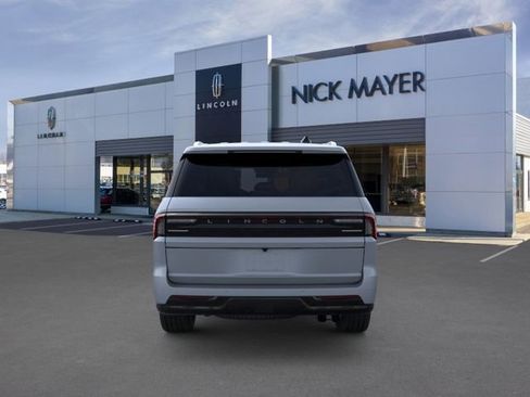 New 2026 Lincoln Navigator Premiere AWD/4WD image 5