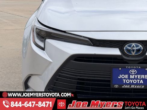Used 2025 Toyota Corolla LE image 5