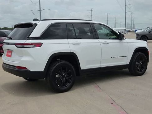 New 2026 Jeep Grand Cherokee Altitude RWD image 8