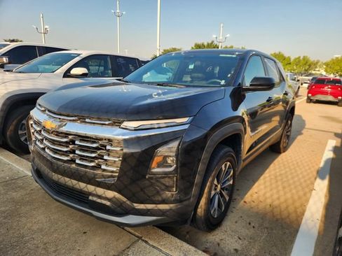 Used 2026 Chevrolet Equinox LT FWD image 3