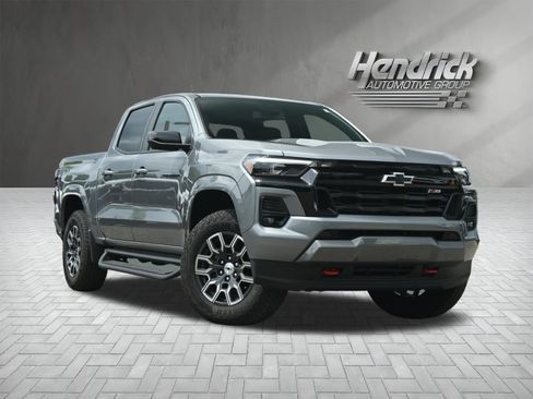 Used 2023 Chevrolet Colorado Z71 w/ Z71 Convenience Package 2 AWD/4WD image 2