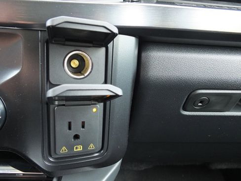 New 2025 Ford F250 Lariat w/ Chrome Package image 25