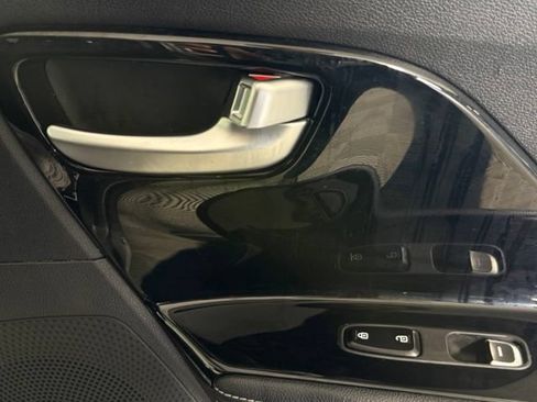 Used 2022 Kia Niro LXS FWD image 26