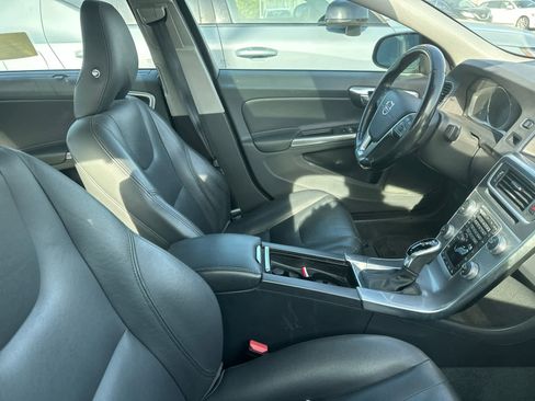 Used 2018 Volvo S60 T5 Inscription image 2