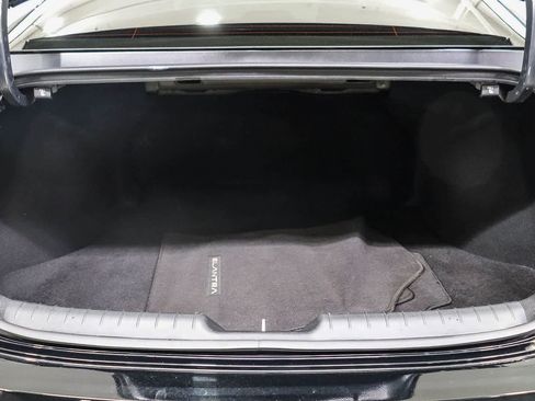 Used 2025 Hyundai Elantra Hybrid FWD image 25