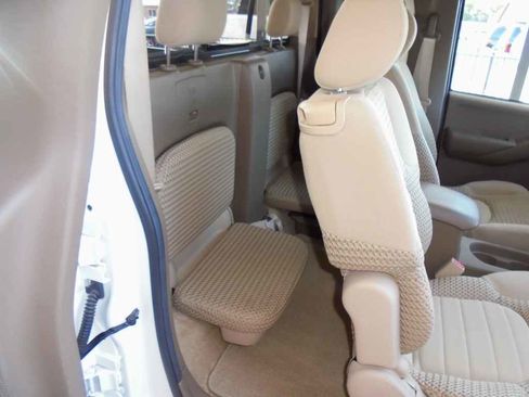 Used 2005 Nissan Frontier SE image 10