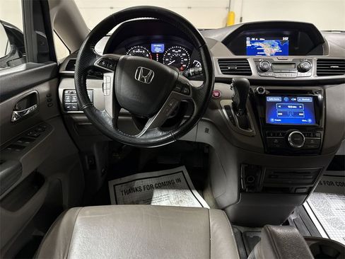 Used 2015 Honda Odyssey Touring Elite image 11