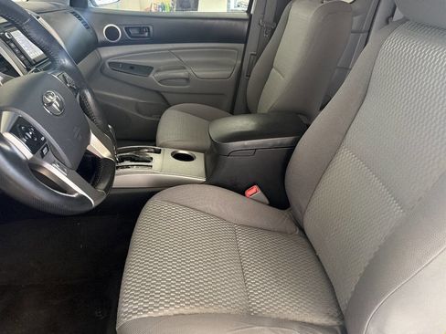 Used 2015 Toyota Tacoma PreRunner w/ SR5 Package RWD image 4