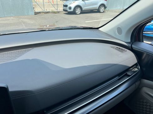 Used 2026 Kia Carnival FWD image 37