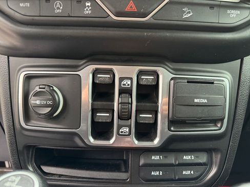 Used 2018 Jeep Wrangler Unlimited Sport S AWD/4WD image 27