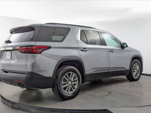 Used 2023 Chevrolet Traverse LT FWD image 8