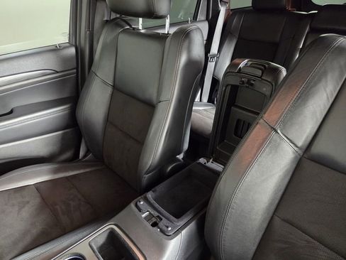Used 2020 Jeep Grand Cherokee Laredo w/ Laredo X Package RWD image 21