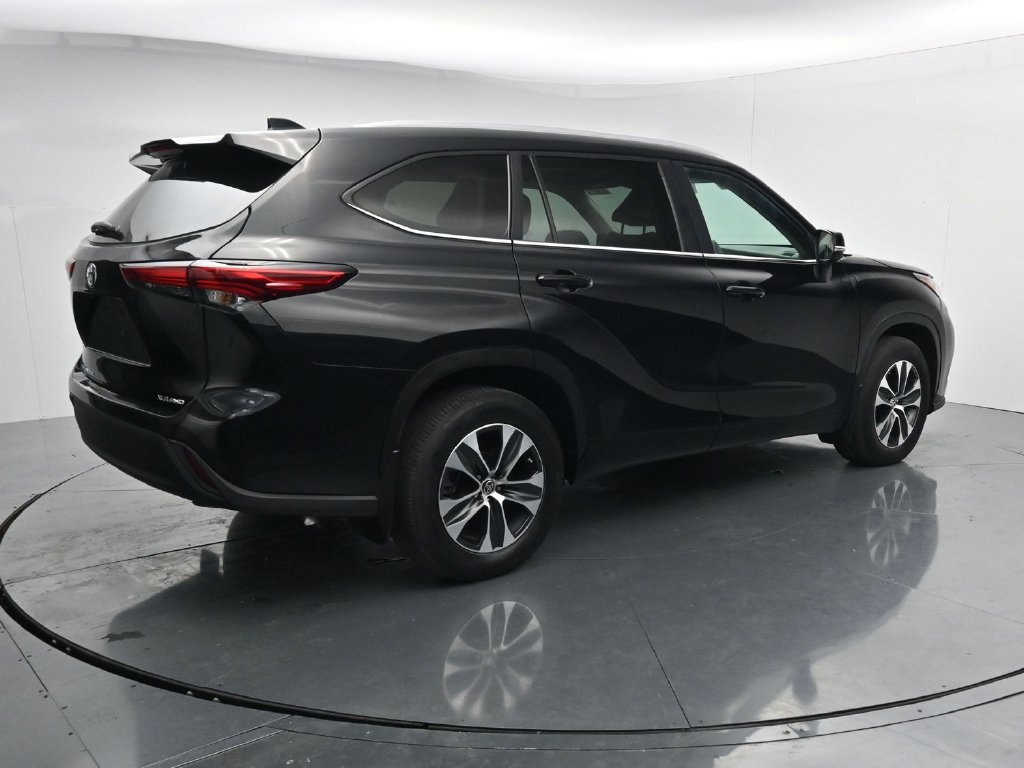 Used 2023 Toyota Highlander XLE AWD/4WD image 8