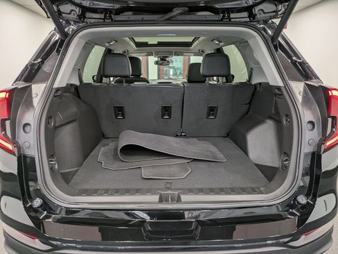 Used 2023 GMC Terrain SLT w/ Tech Package image 24