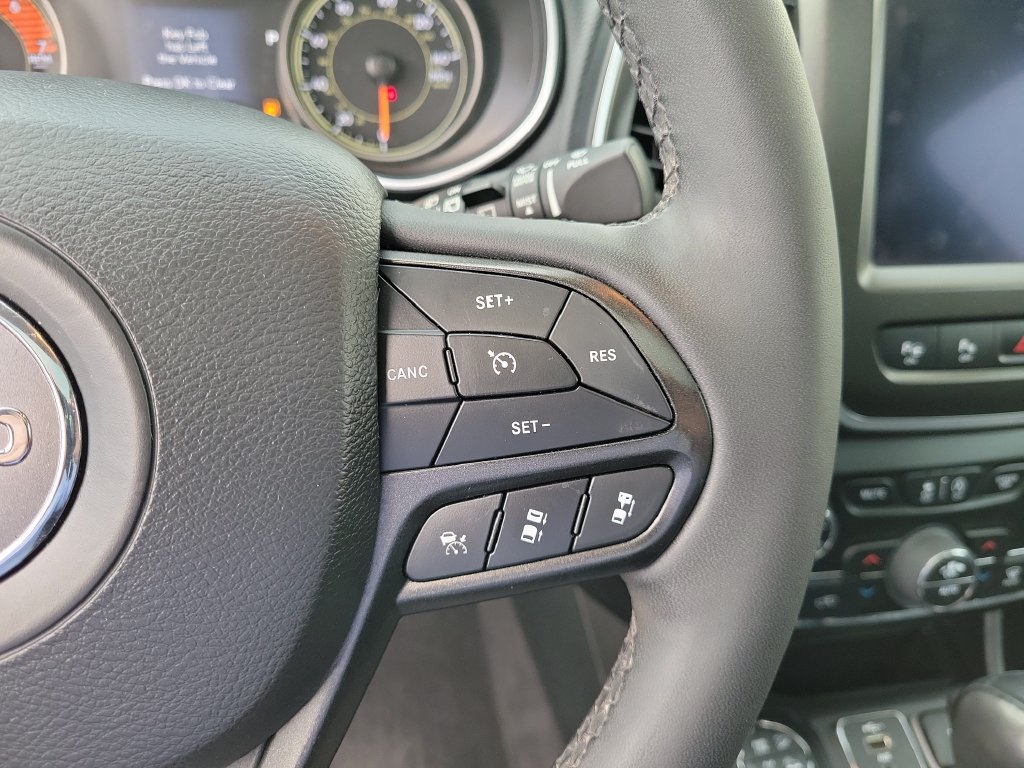 Used 2023 Jeep Cherokee Trailhawk w/ Sun & Sound Group AWD/4WD image 23