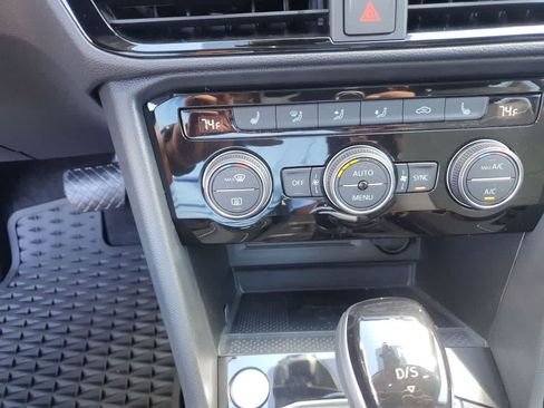 Certified 2024 Volkswagen Taos SE FWD image 25