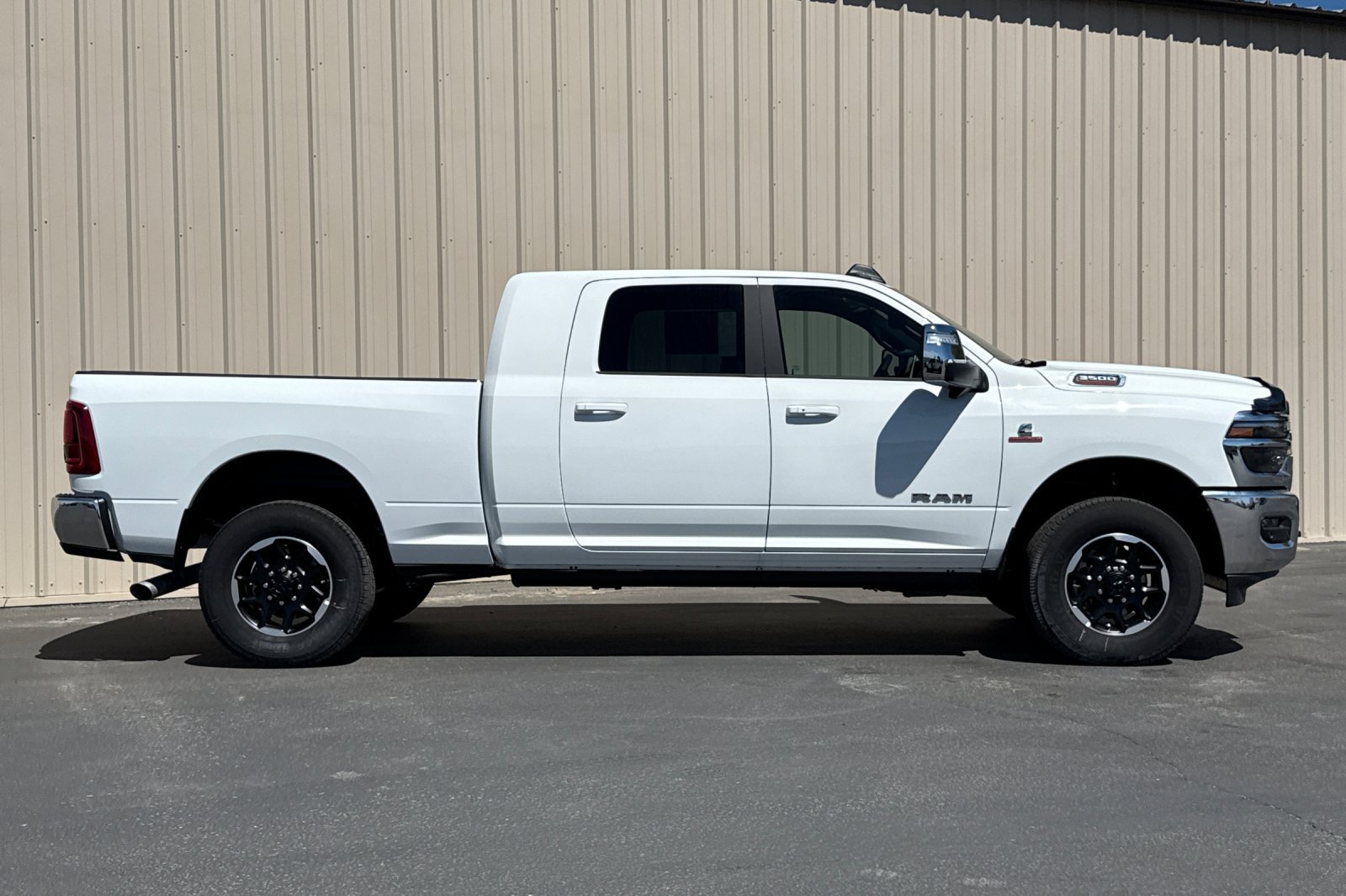 New 2026 RAM 3500 Laramie AWD/4WD image 10